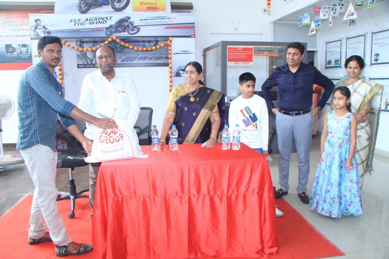 Arka Honda showroom